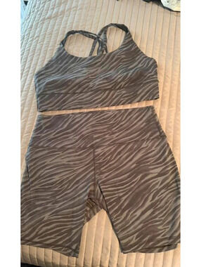 Lululemon zebra short align set size 14